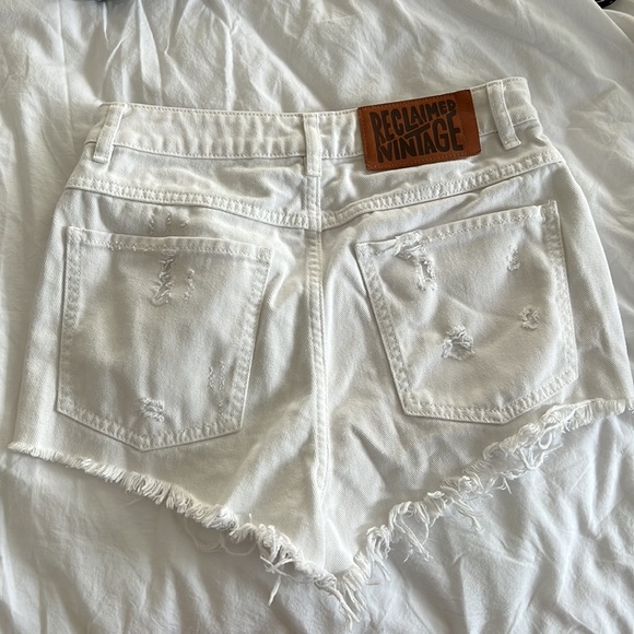 White distressed shorts , w 26 - Picture 2 of 2